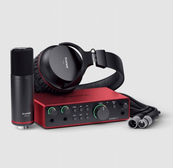 Focusrite Scarlett 2i2 Studio 4th Gen